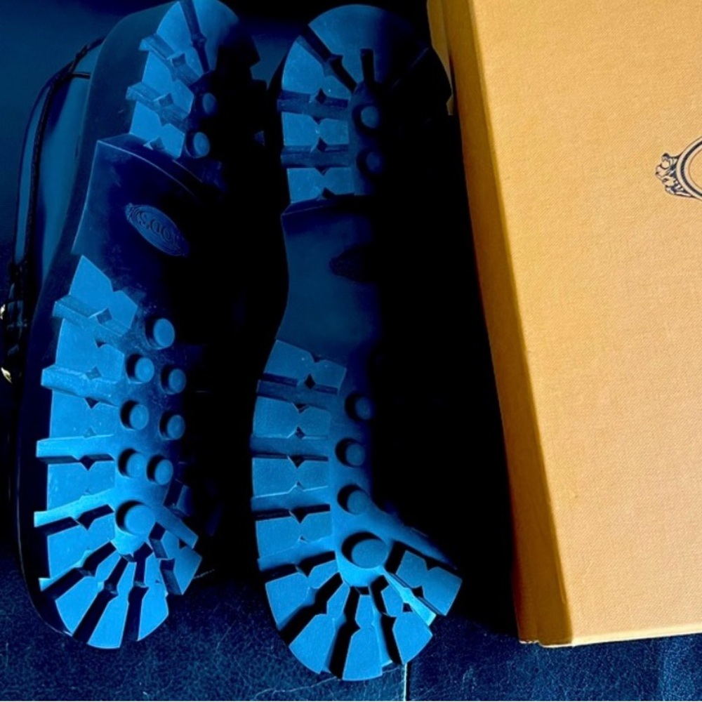 🌟TOD’S GOMMA PESANTE LEATHER LOAFERS🌟 - Picture 8 of 10